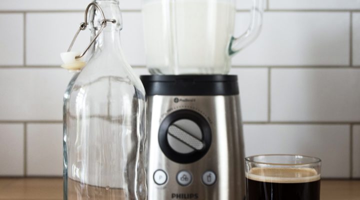 Kawa na mleku z nerkowców – wegańska kawa bez rafinowanego cukru