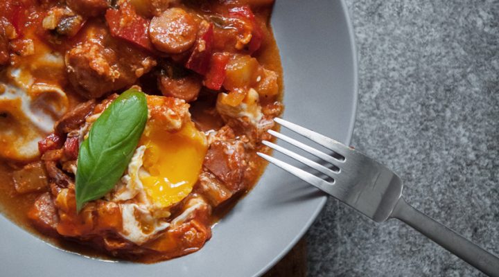 Shakshuka  – jajka w pomidorach. Smaczny bałagan
