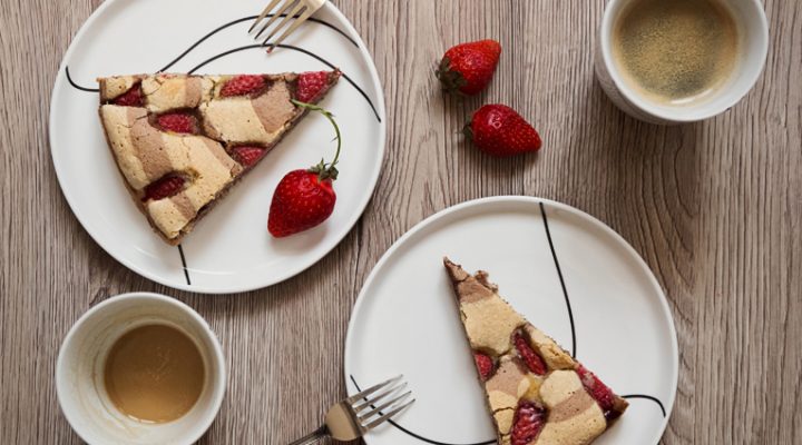 Ciasto ucierane z truskawkami i kakao. Zebra truskawkowa