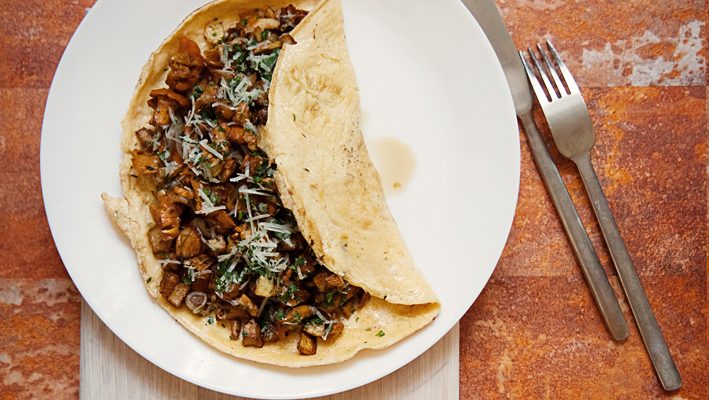 Omlet letni – ze świeżymi kurkami i ziemniakami