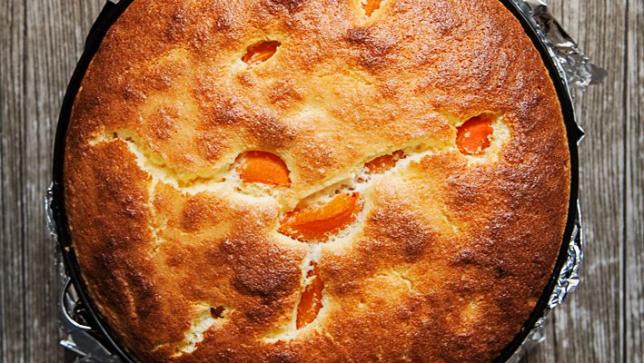 Sernik turecki – na jogurcie, z morelami