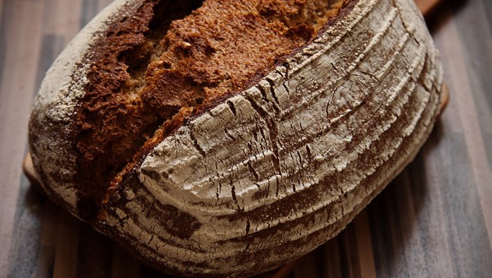 Chleb pszenny razowy ze słonecznikiem, na piwie Guinness