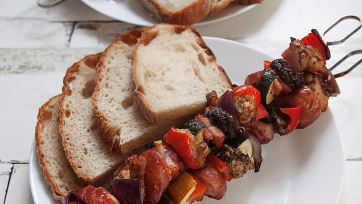 Szaszłyki z piekarnika – grillowanie w domu