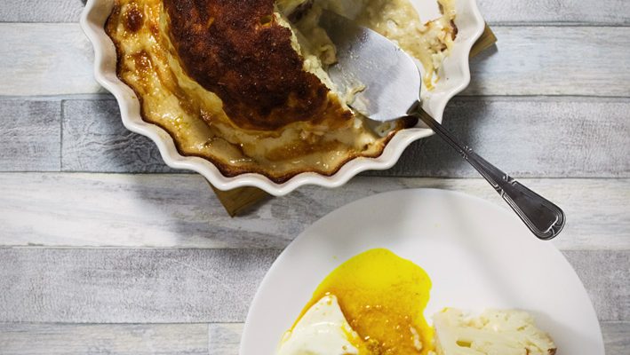 Kalafior gotowany i zapiekany pod gęstym, serowym beszamelem