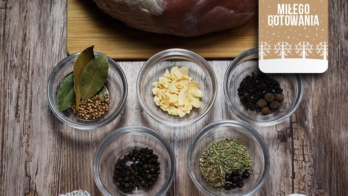 Domowa peklowana szynka wieprzowa na dwa sposoby – gotowana lub parzona