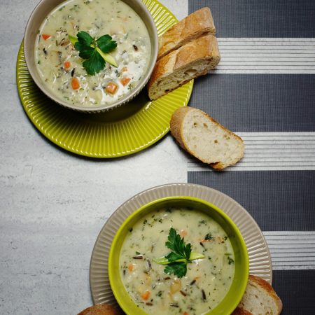 Zupa z kurczaka z dzikim ryżem i warzywami – kremowa, sycąca i zdrowa