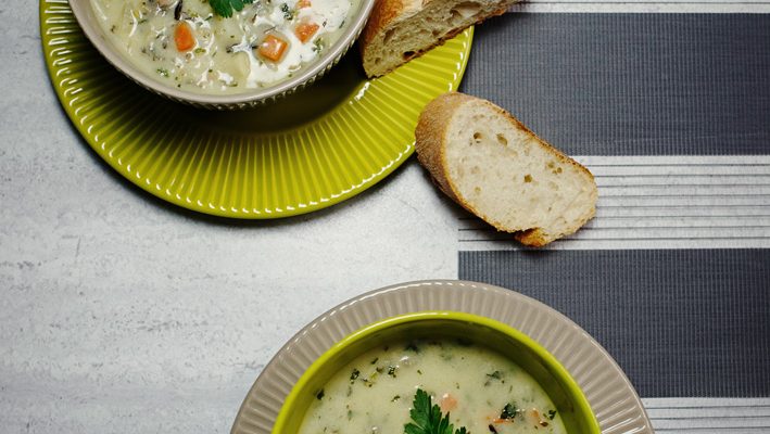 Zupa z kurczaka z dzikim ryżem i warzywami – kremowa, sycąca i zdrowa