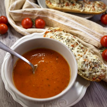 Zupa z pieczonej dyni, papryki i pomidorów