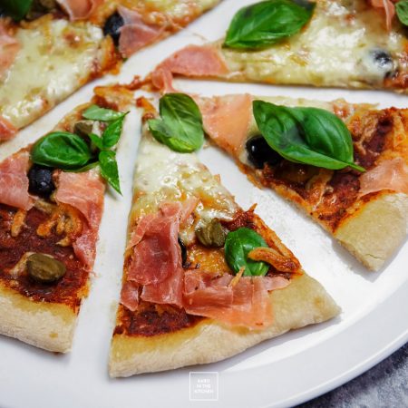 Pizza na cienkim cieście – przepis i poradnik
