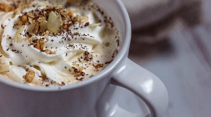 Kawowa owsianka latte – czysta rozpusta na śniadanie!