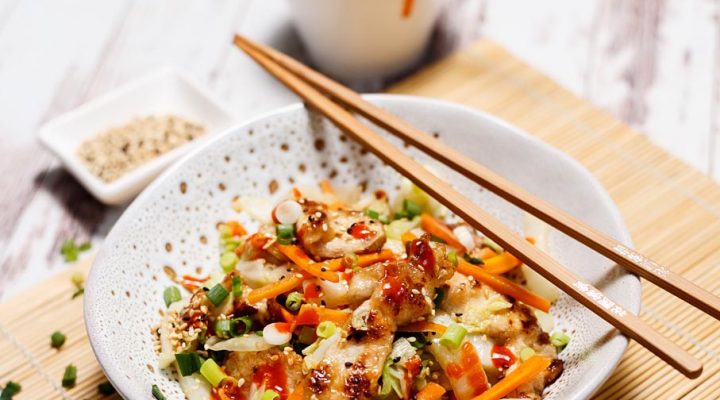 Kurczak z kapustą pekińską – delikatne chińskie stir fry z ostrym sosem